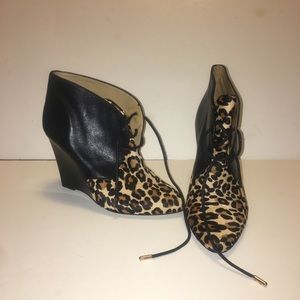 Coach Leopard/Black Tie up Heels